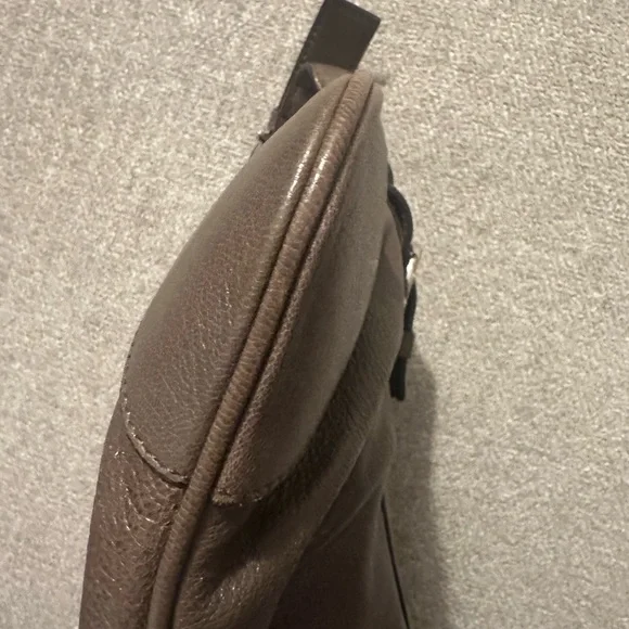 ‼️SOLD‼️Salvatore Ferragamo Gancini Shoulder Bag Leather Brown Silver - Picture 9 of 10